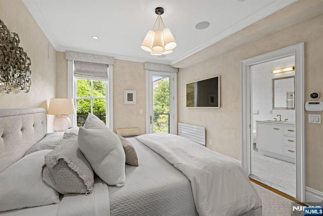 157 10th Street, Hoboken, NJ 07030