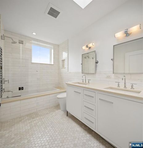 157 10th Street, Hoboken, NJ 07030