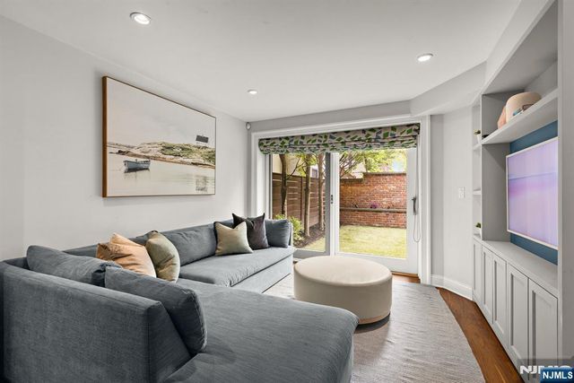 157 10th Street, Hoboken, NJ 07030