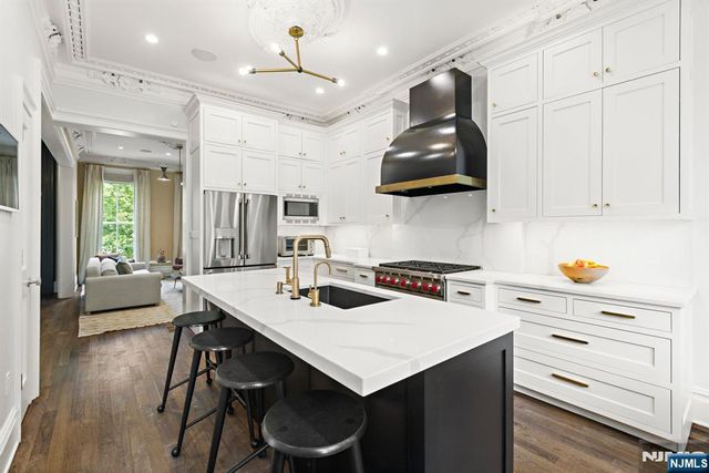 157 10th Street, Hoboken, NJ 07030
