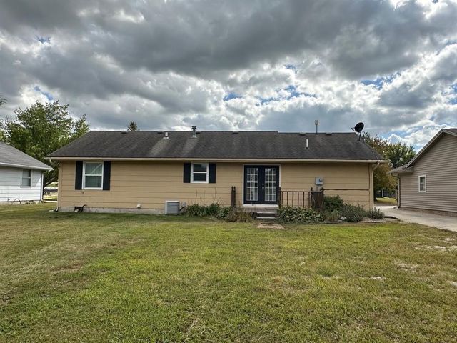 1413 W Washington Street, Winterset, IA 50273
