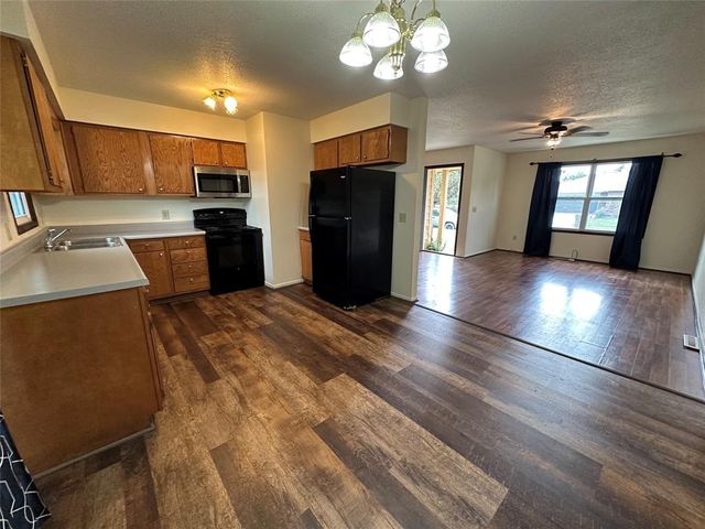1413 W Washington Street, Winterset, IA 50273