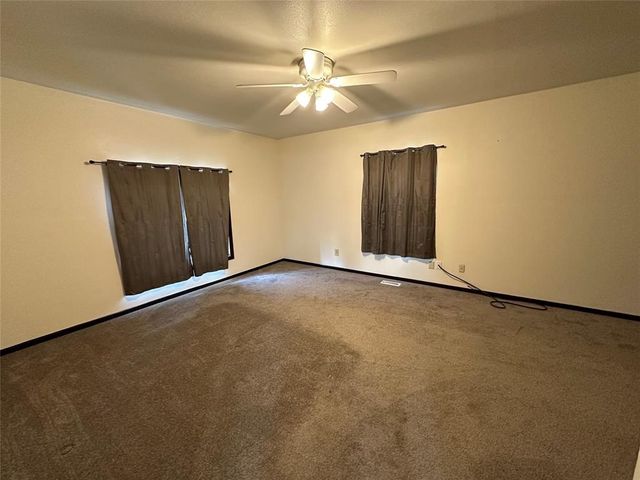 1413 W Washington Street, Winterset, IA 50273