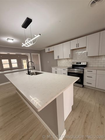 2717 S 74th East Avenue, Tulsa, OK 74129