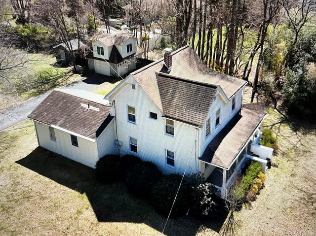 4 Sandhage Drive, Pearl River, NY 10965