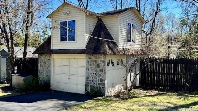 4 Sandhage Drive, Pearl River, NY 10965
