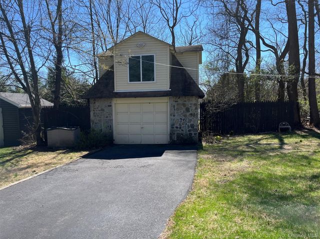 4 Sandhage Drive, Pearl River, NY 10965
