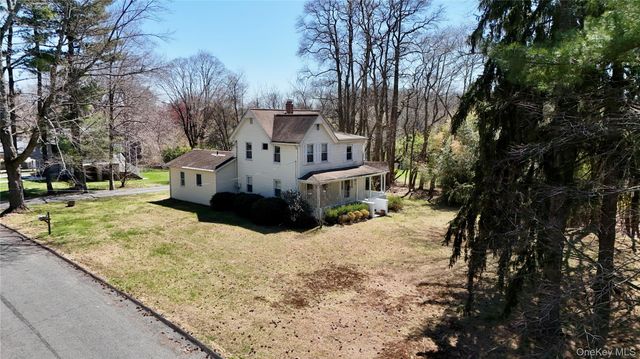 4 Sandhage Drive, Pearl River, NY 10965