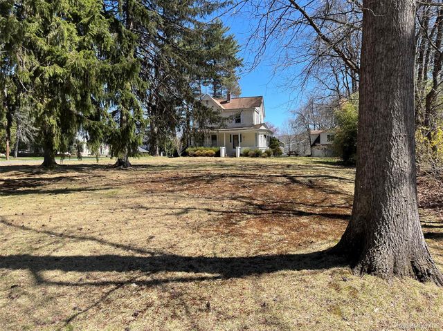 4 Sandhage Drive, Pearl River, NY 10965