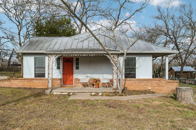 528 Old Mcdade RD, Elgin, TX 78621