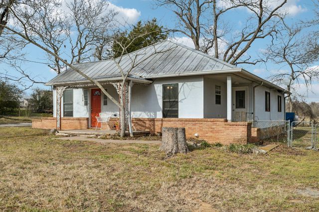 528 Old Mcdade RD, Elgin, TX 78621