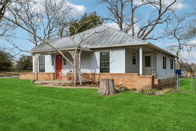 528 Old Mcdade RD, Elgin, TX 78621