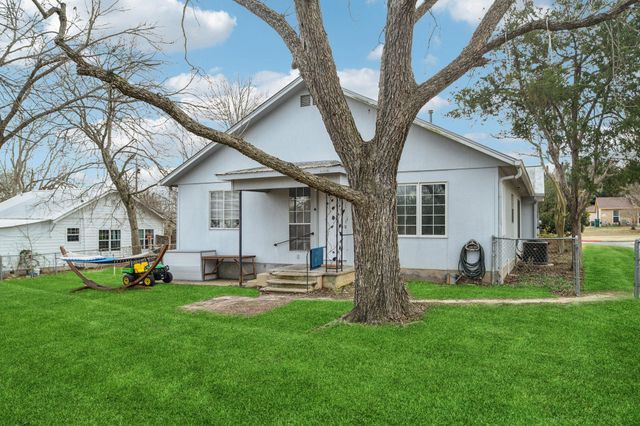 528 Old Mcdade RD, Elgin, TX 78621