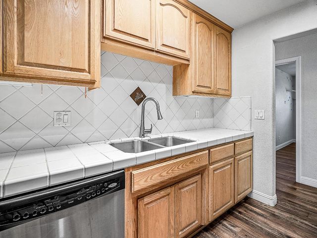 5718 Southgrove Dr, Citrus Heights, CA 95610