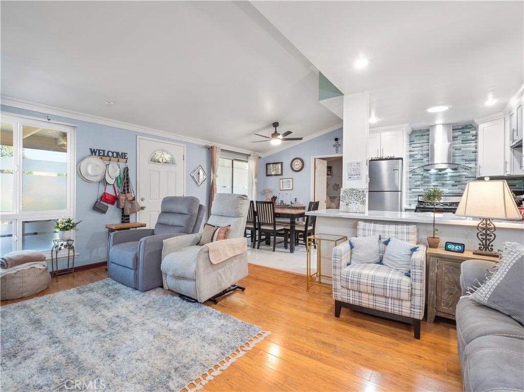 Image 10 of property listing at 26835 Avenue Of The Oaks B, Newhall, CA 91321