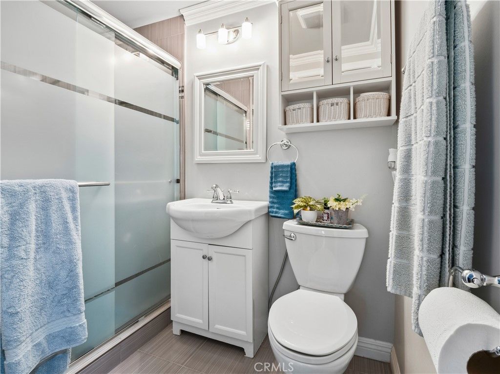 Image 15 of property listing at 26835 Avenue Of The Oaks B, Newhall, CA 91321