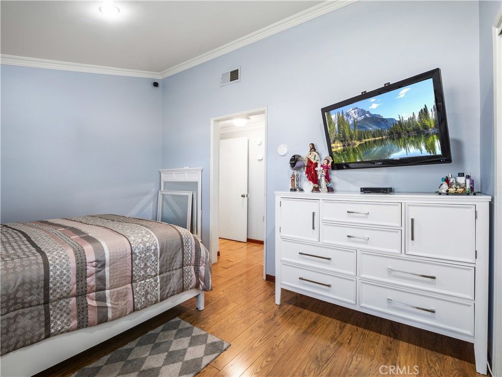 Image 17 of property listing at 26835 Avenue Of The Oaks B, Newhall, CA 91321