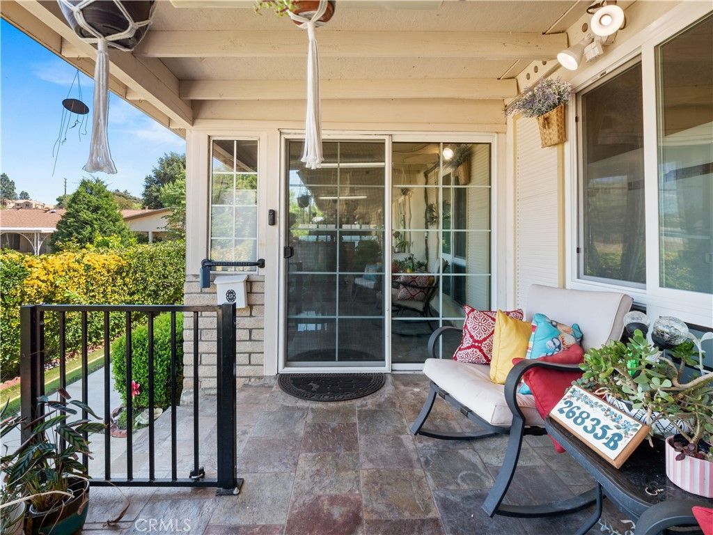 Image 3 of property listing at 26835 Avenue Of The Oaks B, Newhall, CA 91321