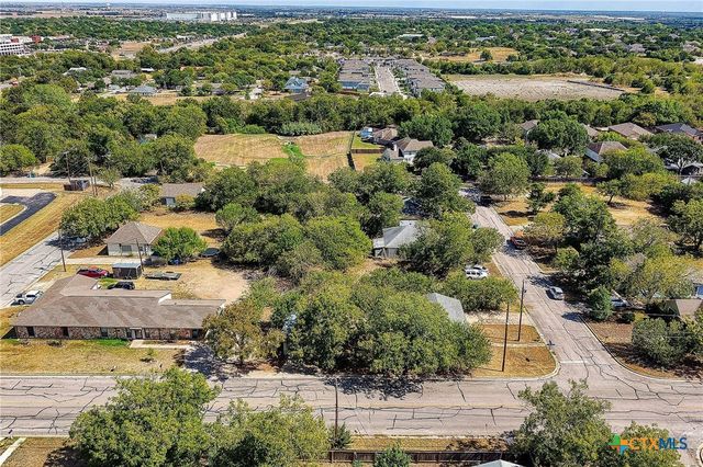 200 E Hoopes Avenue, Pflugerville, TX 78660