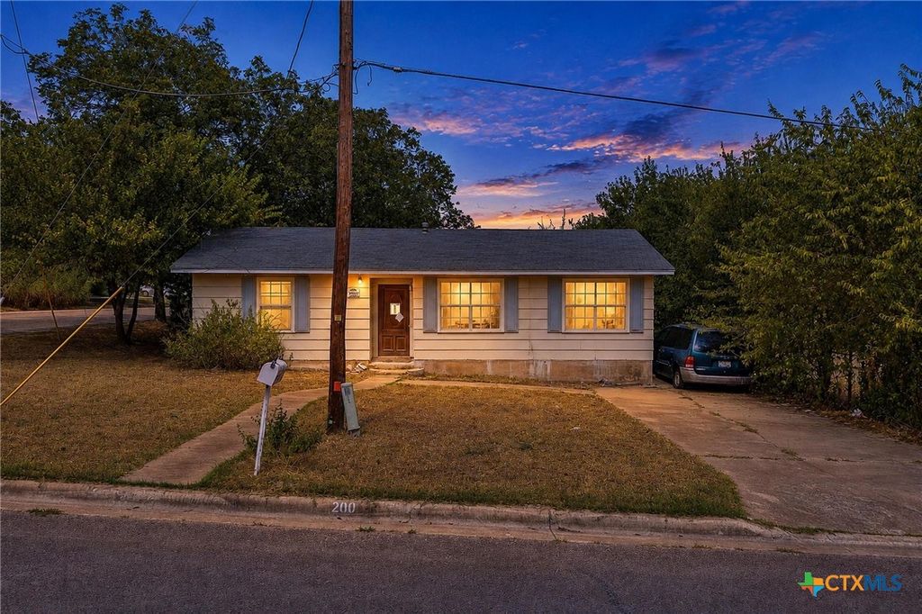 200 E Hoopes Avenue, Pflugerville, TX 78660