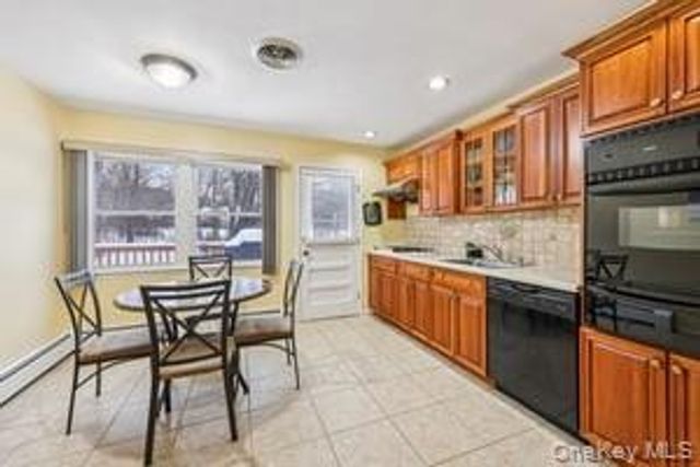 14 Westlyn Drive, Bardonia, NY 10954