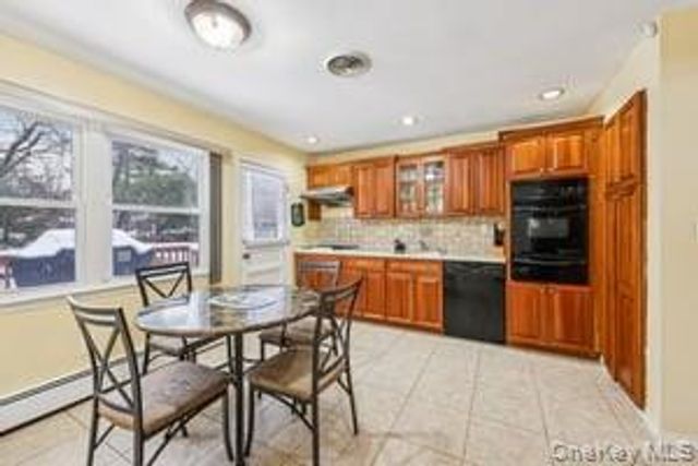 14 Westlyn Drive, Bardonia, NY 10954