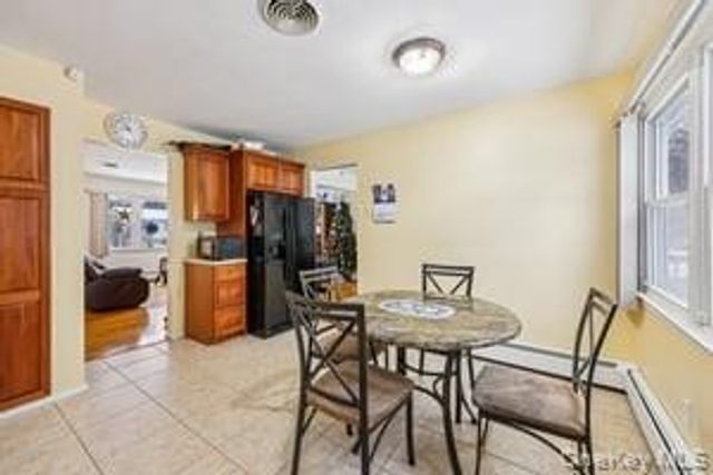 14 Westlyn Drive, Bardonia, NY 10954