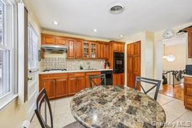 14 Westlyn Drive, Bardonia, NY 10954