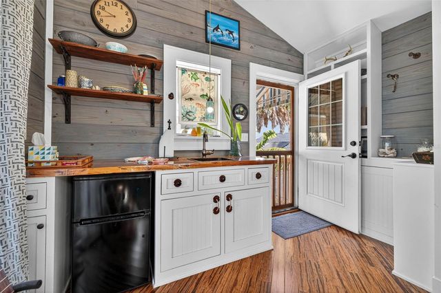 106 5TH AVENUE, St Pete Beach, FL 33706