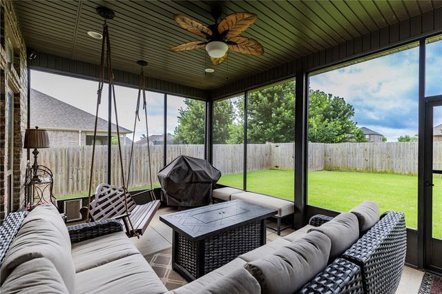1501 Crestwood Hills Lane, Cave Springs, AR 72718