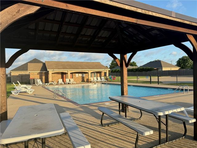1501 Crestwood Hills Lane, Cave Springs, AR 72718