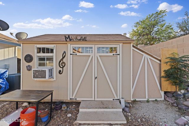 10095 E Autumnwind Place, Tucson, AZ 85730