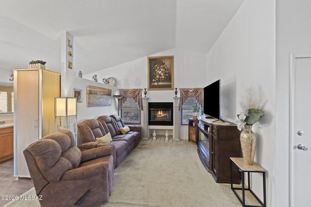 10095 E Autumnwind Place, Tucson, AZ 85730