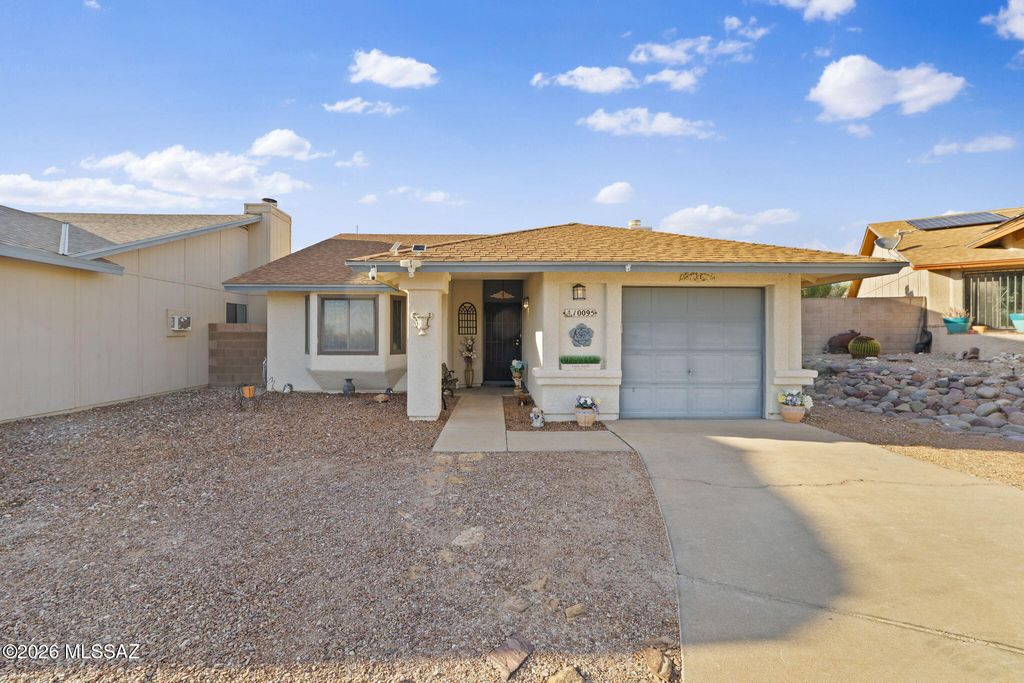 10095 E Autumnwind Place, Tucson, AZ 85730