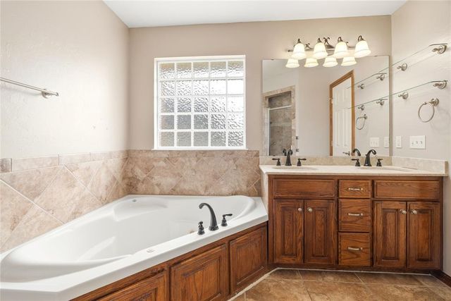 10204 SW 25th Street, Yukon, OK 73099