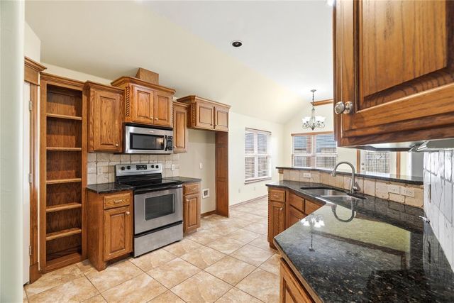 10204 SW 25th Street, Yukon, OK 73099