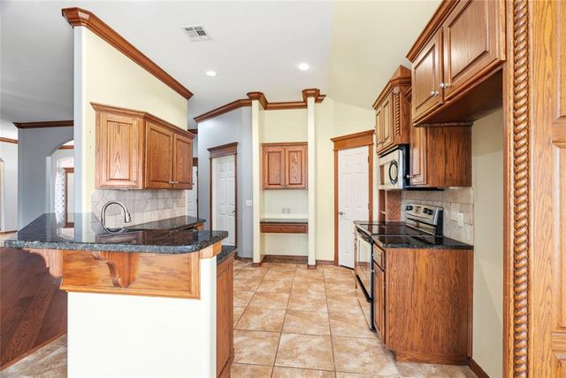 10204 SW 25th Street, Yukon, OK 73099