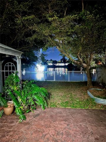 3121 SE 2nd Dr, Homestead, FL 33033