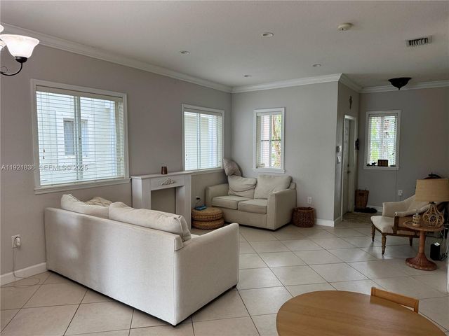 3121 SE 2nd Dr, Homestead, FL 33033