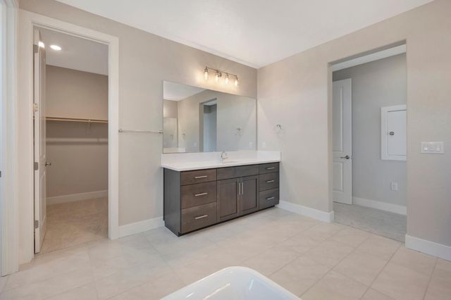 916 Caprock Ln, Bickford Ranch, CA 95648