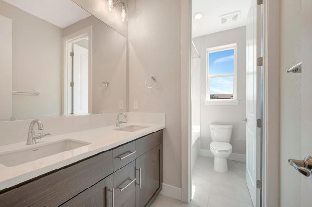 916 Caprock Ln, Bickford Ranch, CA 95648