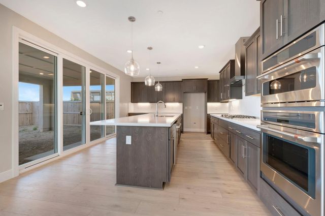 916 Caprock Ln, Bickford Ranch, CA 95648
