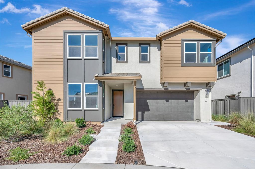 916 Caprock Ln, Bickford Ranch, CA 95648