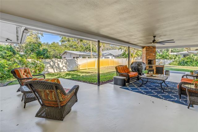 8261 28TH AVENUE N, St Petersburg, FL 33710