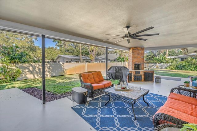 8261 28TH AVENUE N, St Petersburg, FL 33710