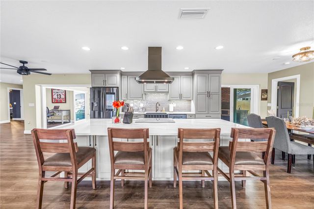 8261 28TH AVENUE N, St Petersburg, FL 33710