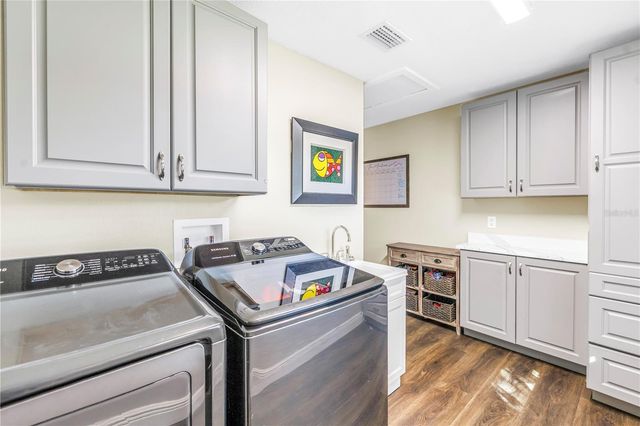 8261 28TH AVENUE N, St Petersburg, FL 33710