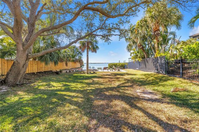 8261 28TH AVENUE N, St Petersburg, FL 33710