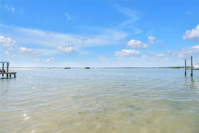 8261 28TH AVENUE N, St Petersburg, FL 33710