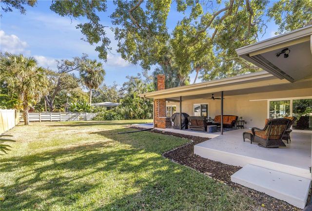 8261 28TH AVENUE N, St Petersburg, FL 33710